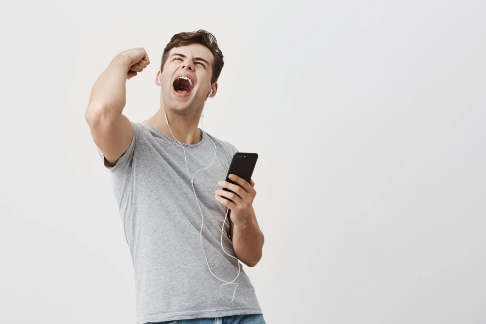 Photo-4.webp With the Halal Money app, you can track your expenses and use other financial tools.