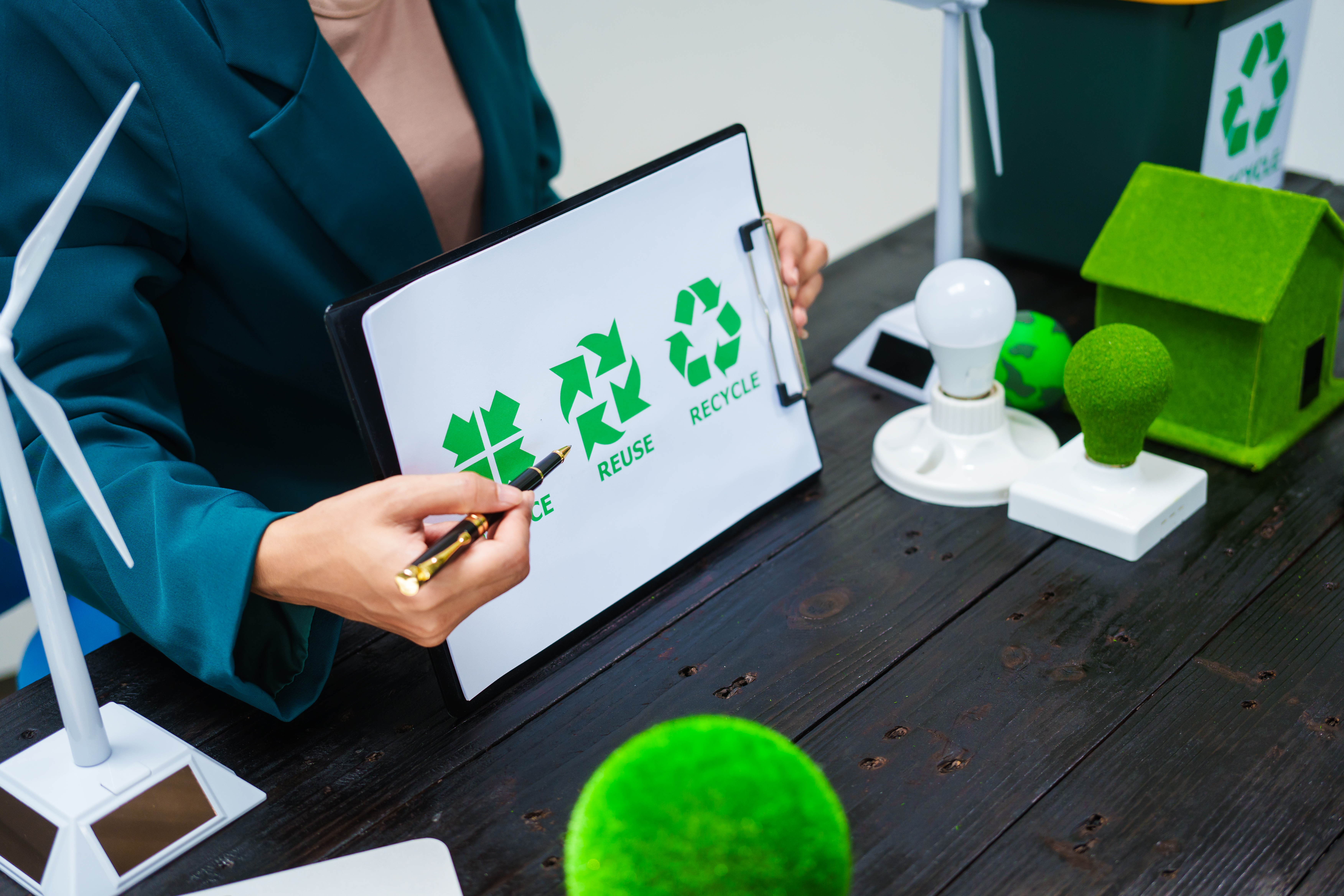 Photo-4-(section-ESG-investing-could-heighten-the-risk-of-greenwashing-).jpg (section-ESG-investing-could-heighten-the-risk-of-greenwashing-).jpg